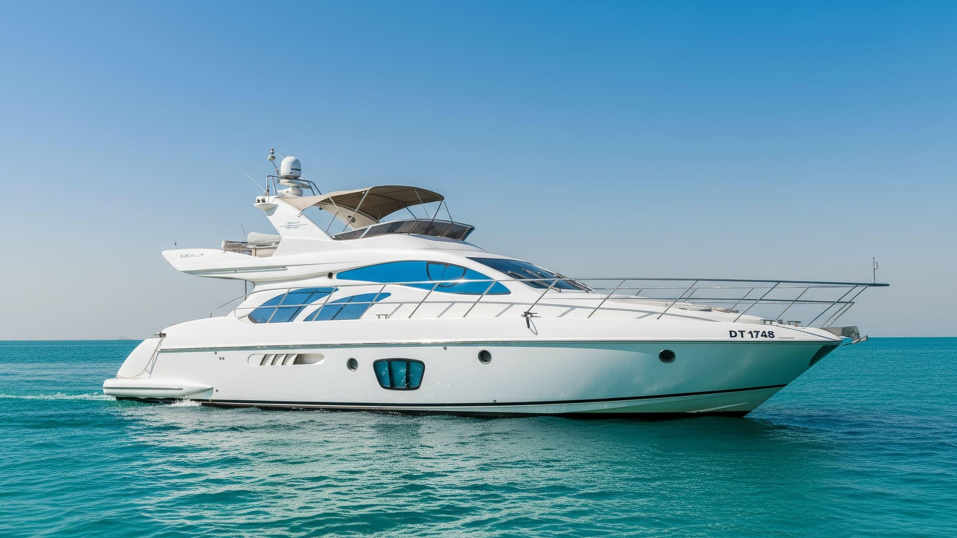 Vista exterior do iate de luxo Azimut Yes 55 pés