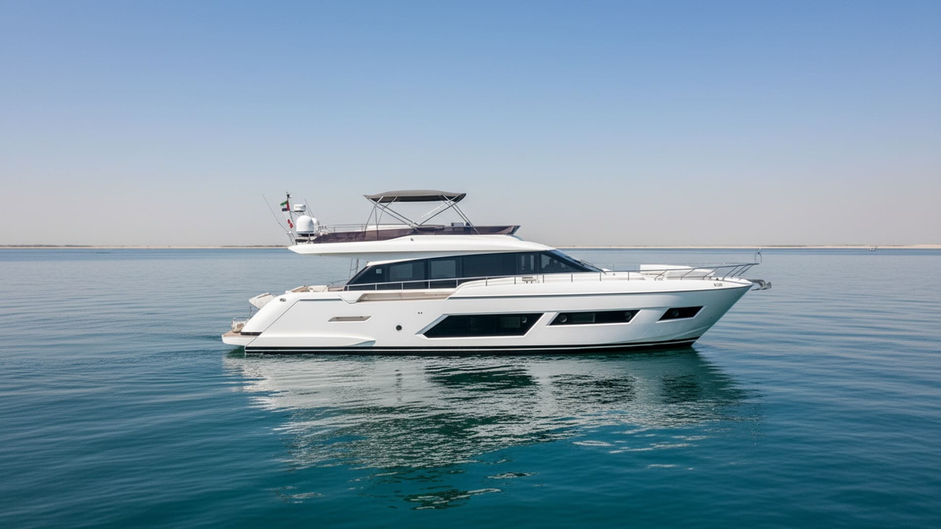 Exteriérový pohled na luxusní jachtu Ferretti 67 ft