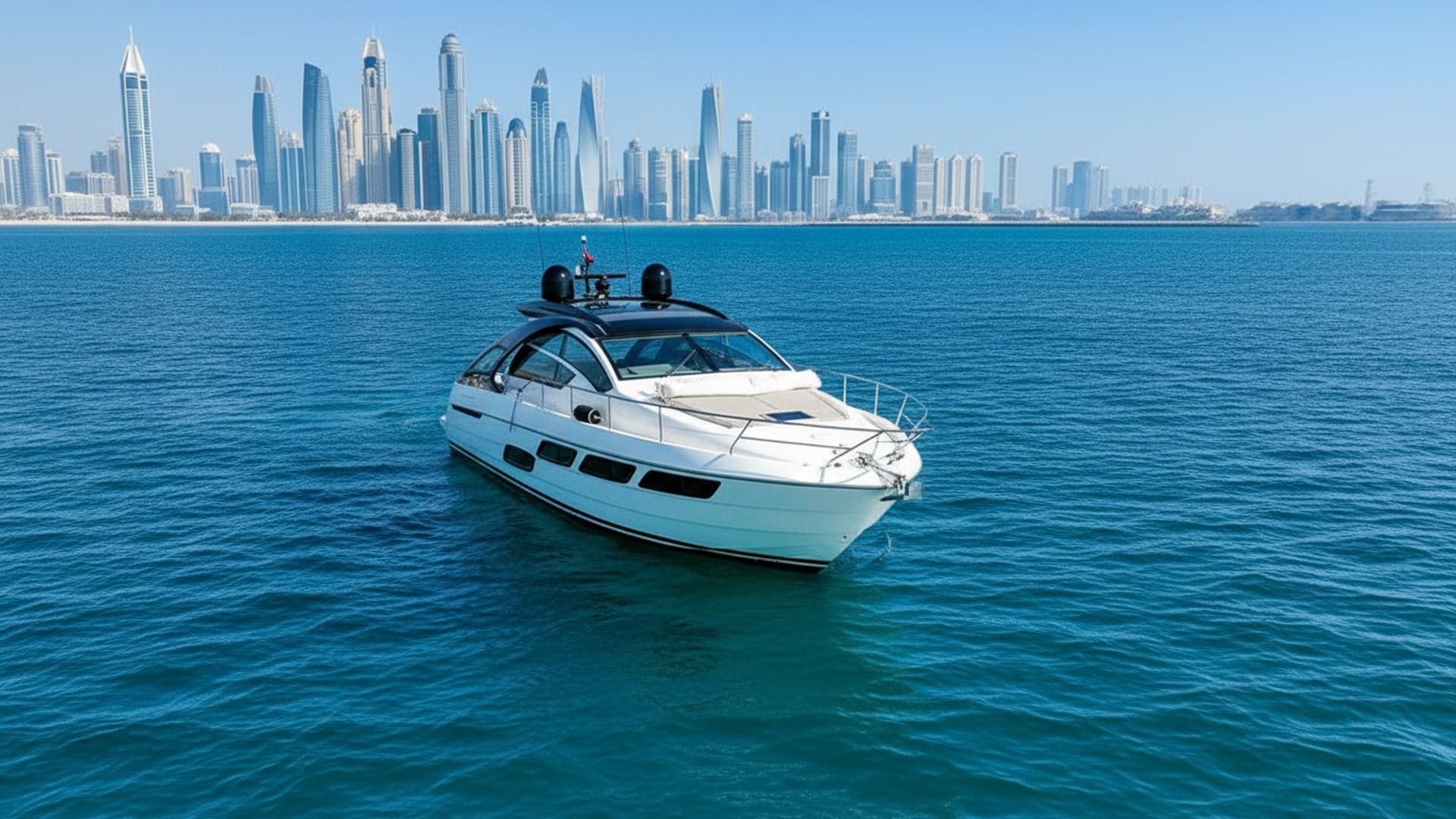 Pershing 5X Pearl White 52 Fuß-Yacht-Deck und Sitzbereich