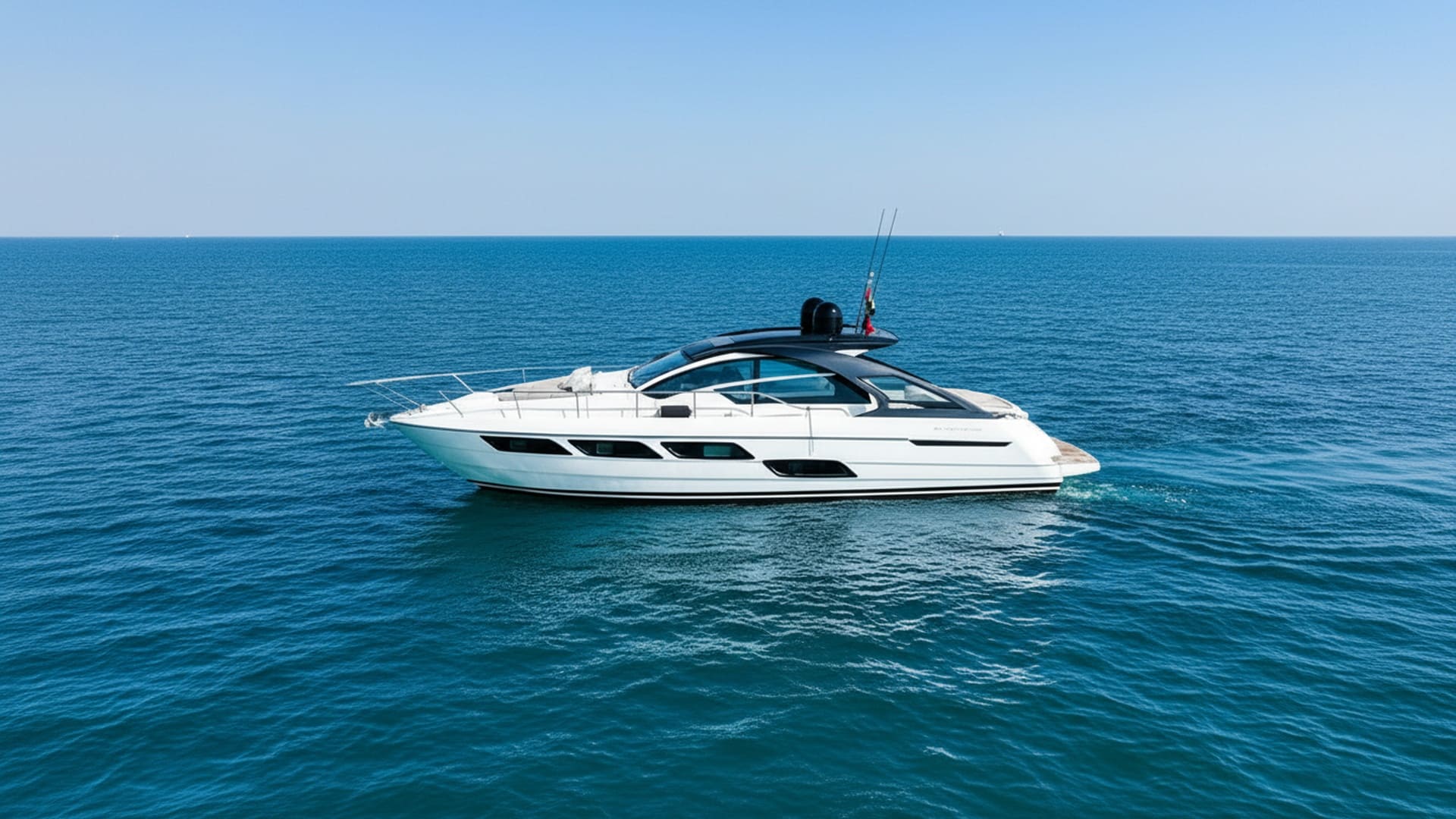 Pershing 5X Pearl White 52 Fuß Luxusyacht Außenansicht
