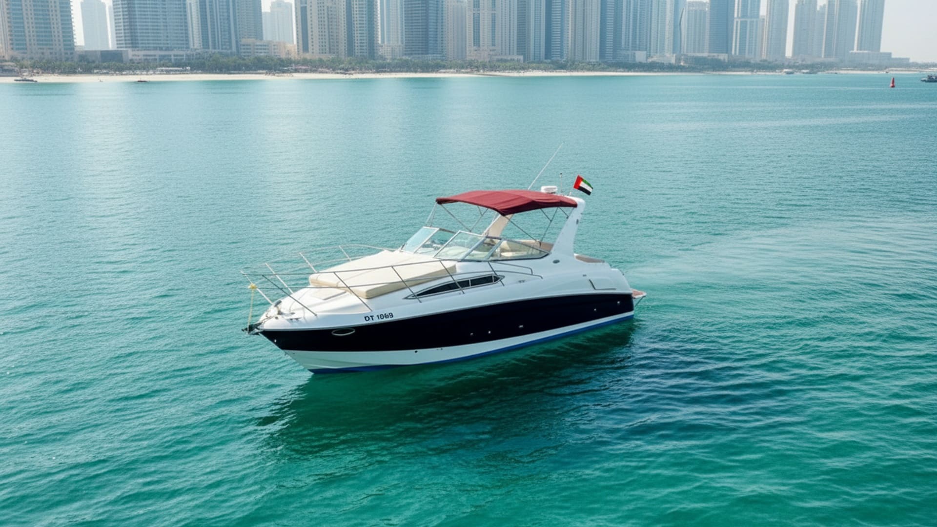 Vue aérienne de Regal 33 ft à la Marina de Dubaï