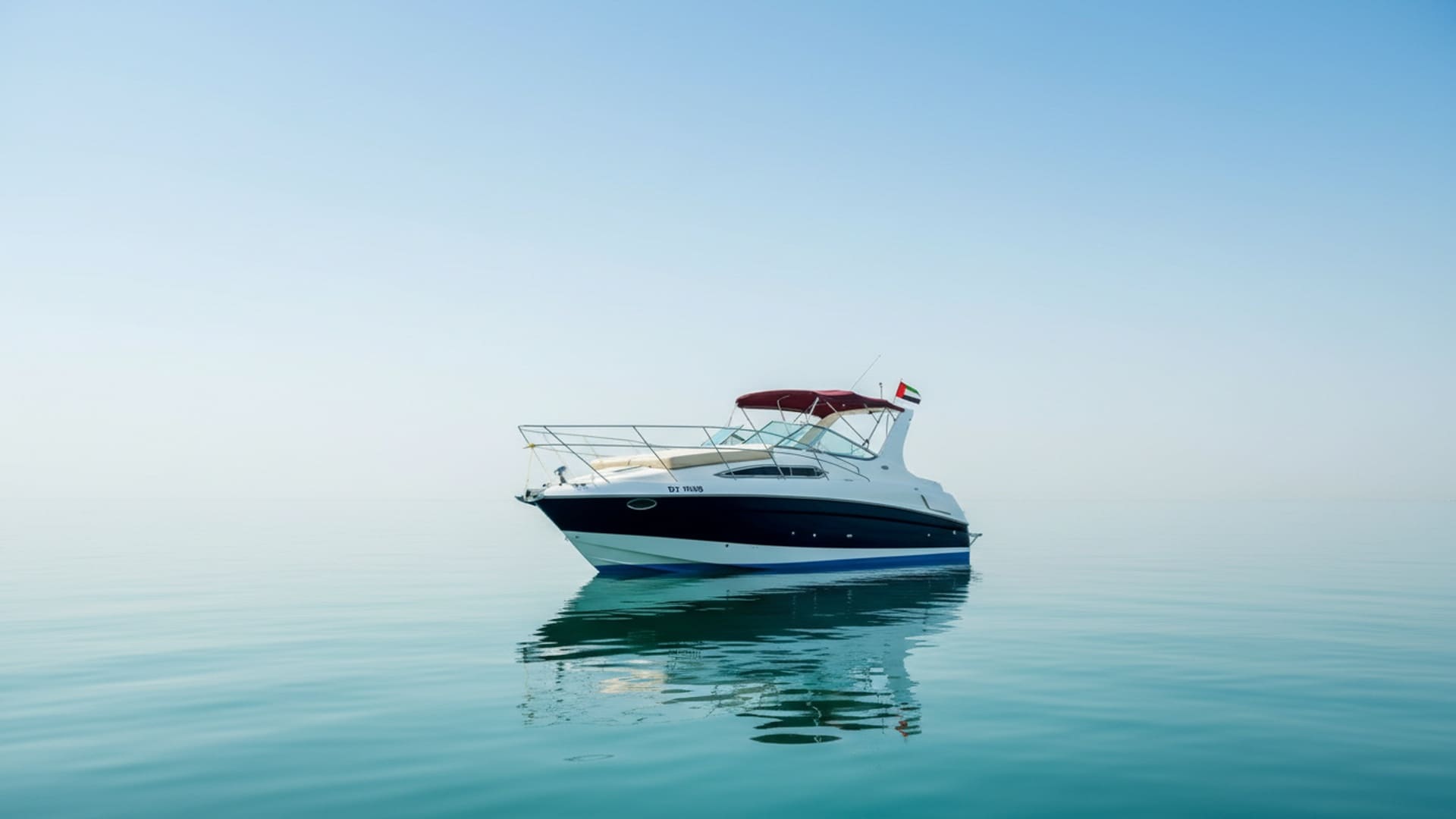 Vue extérieure du yacht de luxe Regal 33 ft
