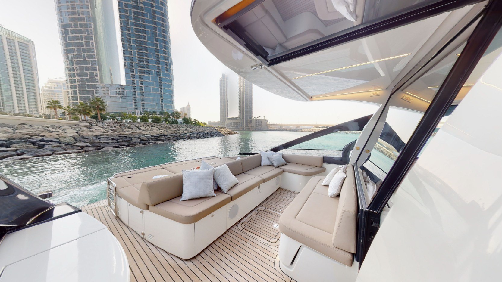 Pershing 5X Pearl White, photo 8