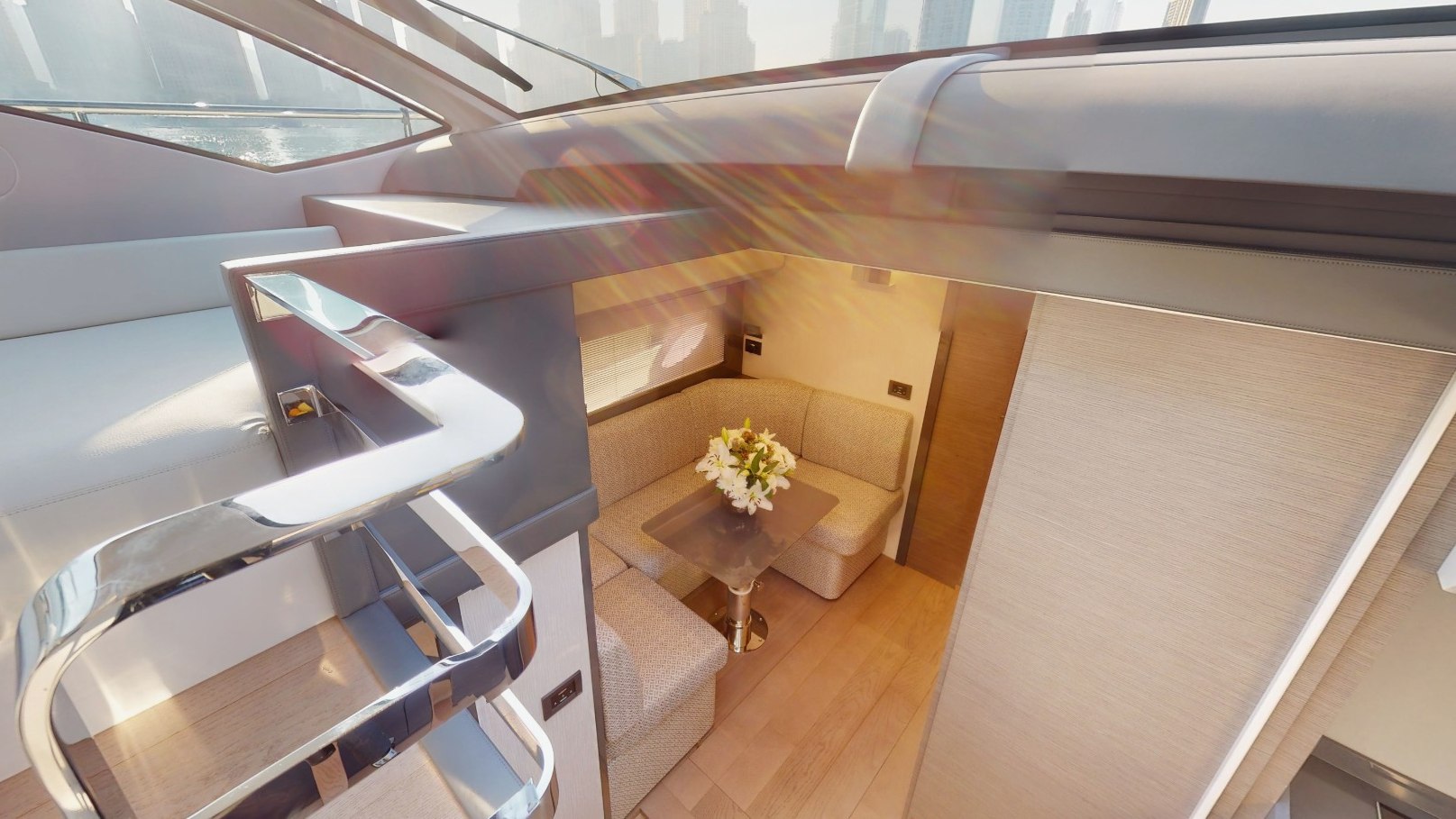 Pershing 5X Pearl White, photo 15