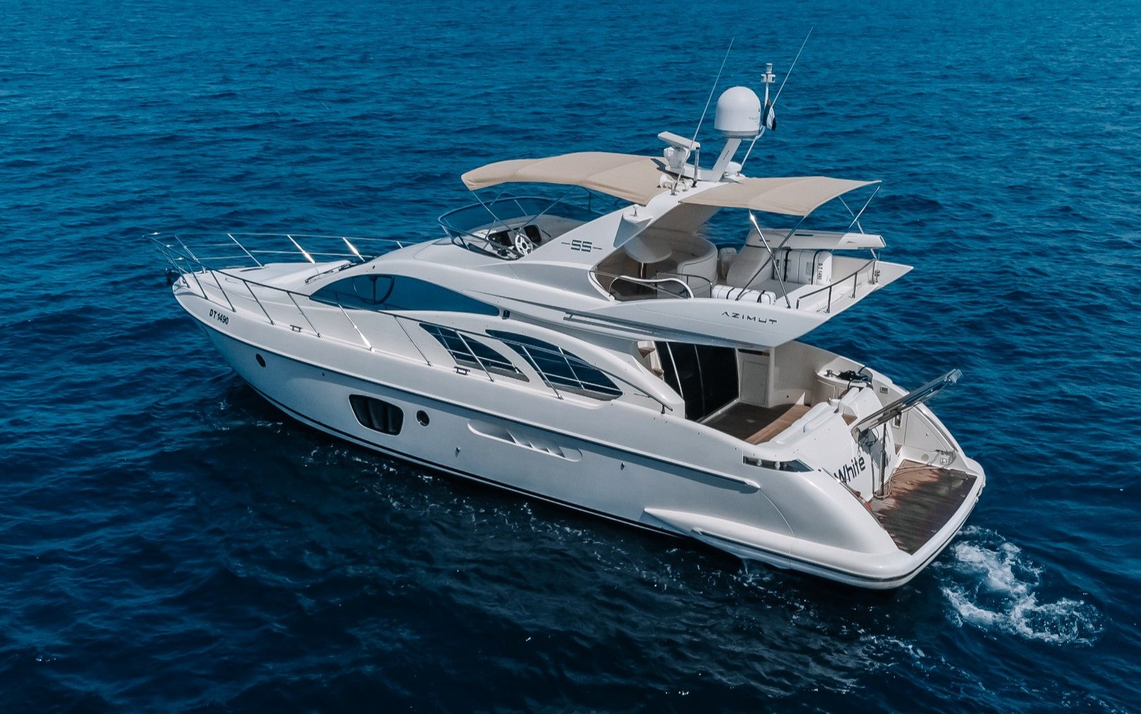 55 ft Azimut White Pearl