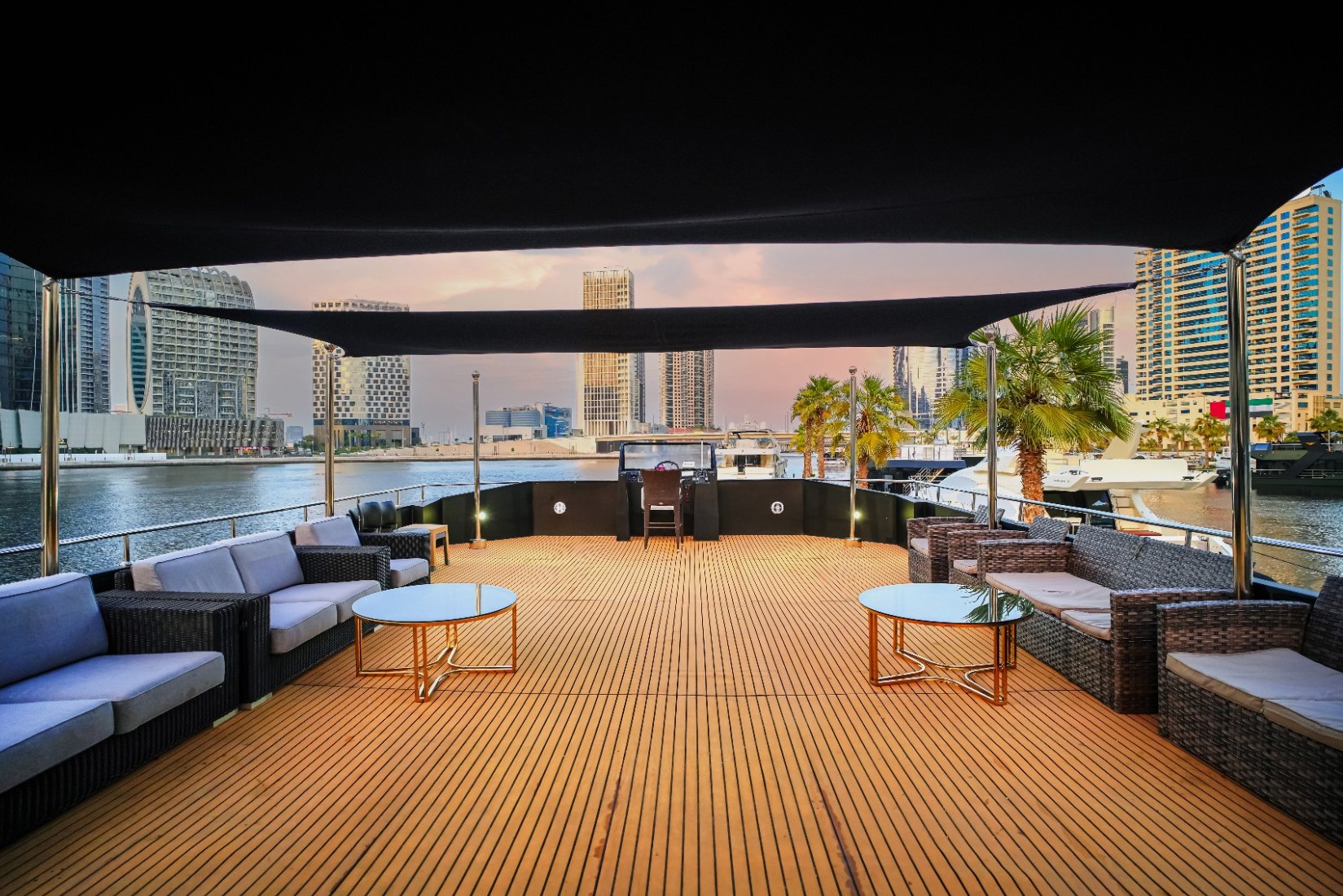Play Boy Houseboat, photo 2