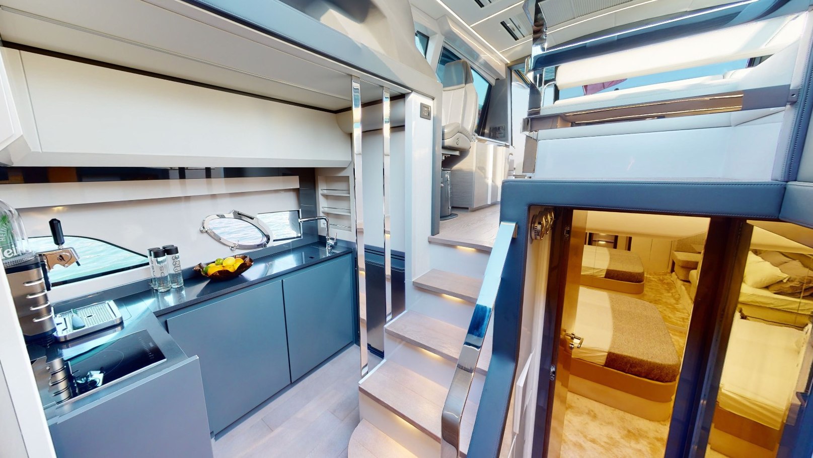 Pershing 5X Pearl White, photo 4