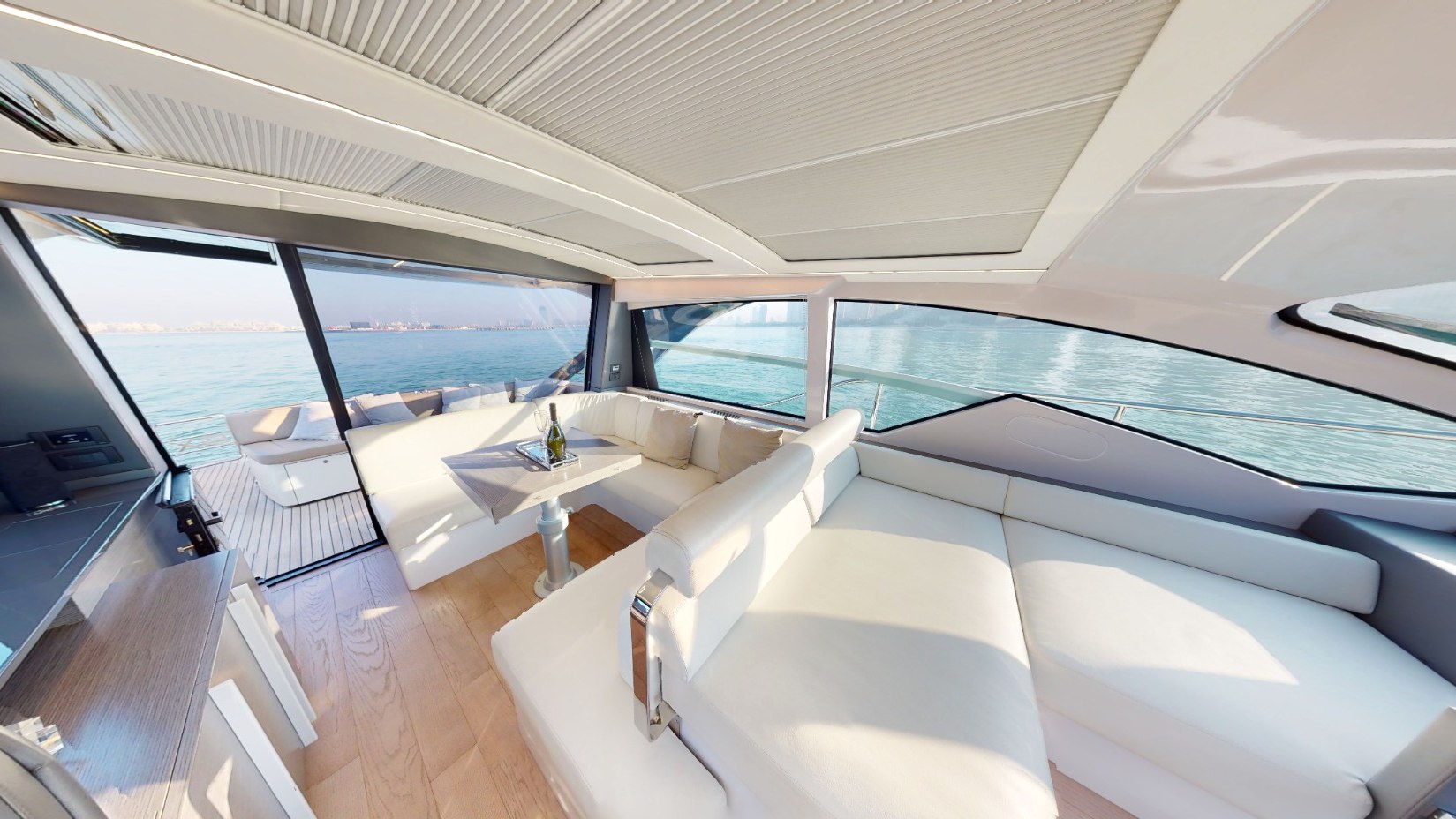 Pershing 5X Pearl White, photo 5