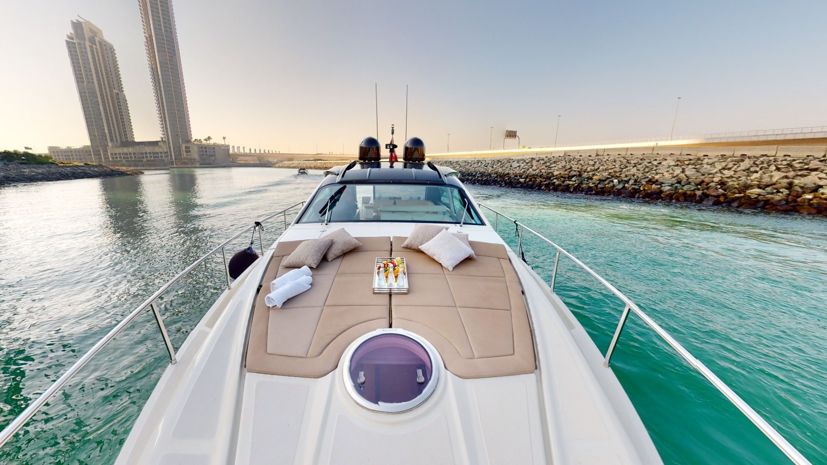 Pershing 5X Pearl White, photo 14