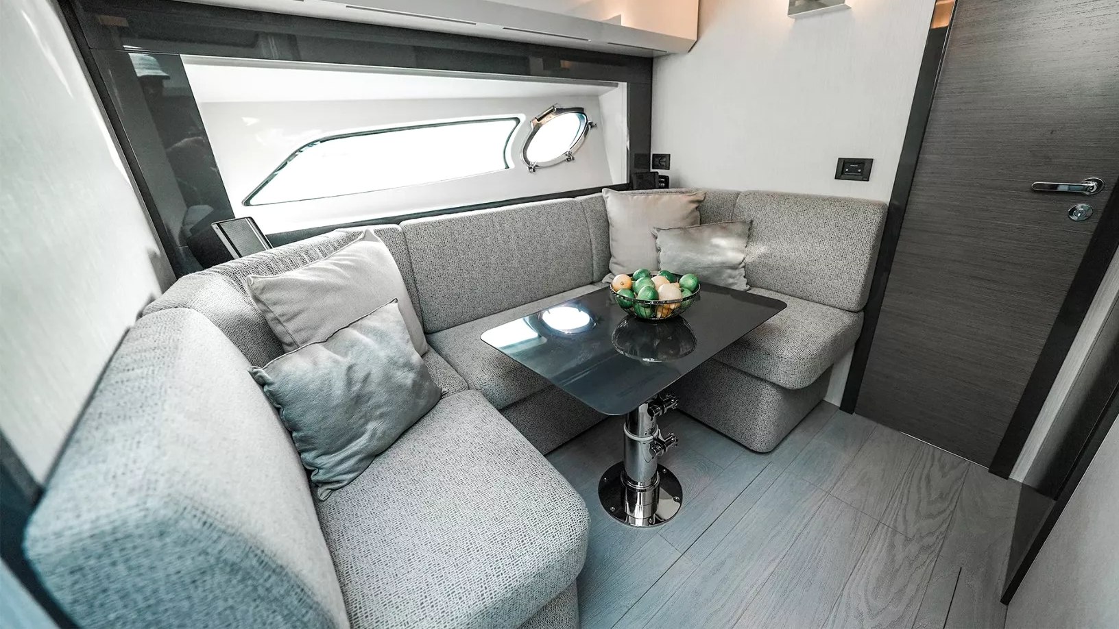 Pershing 5X Shark Grey, photo 5