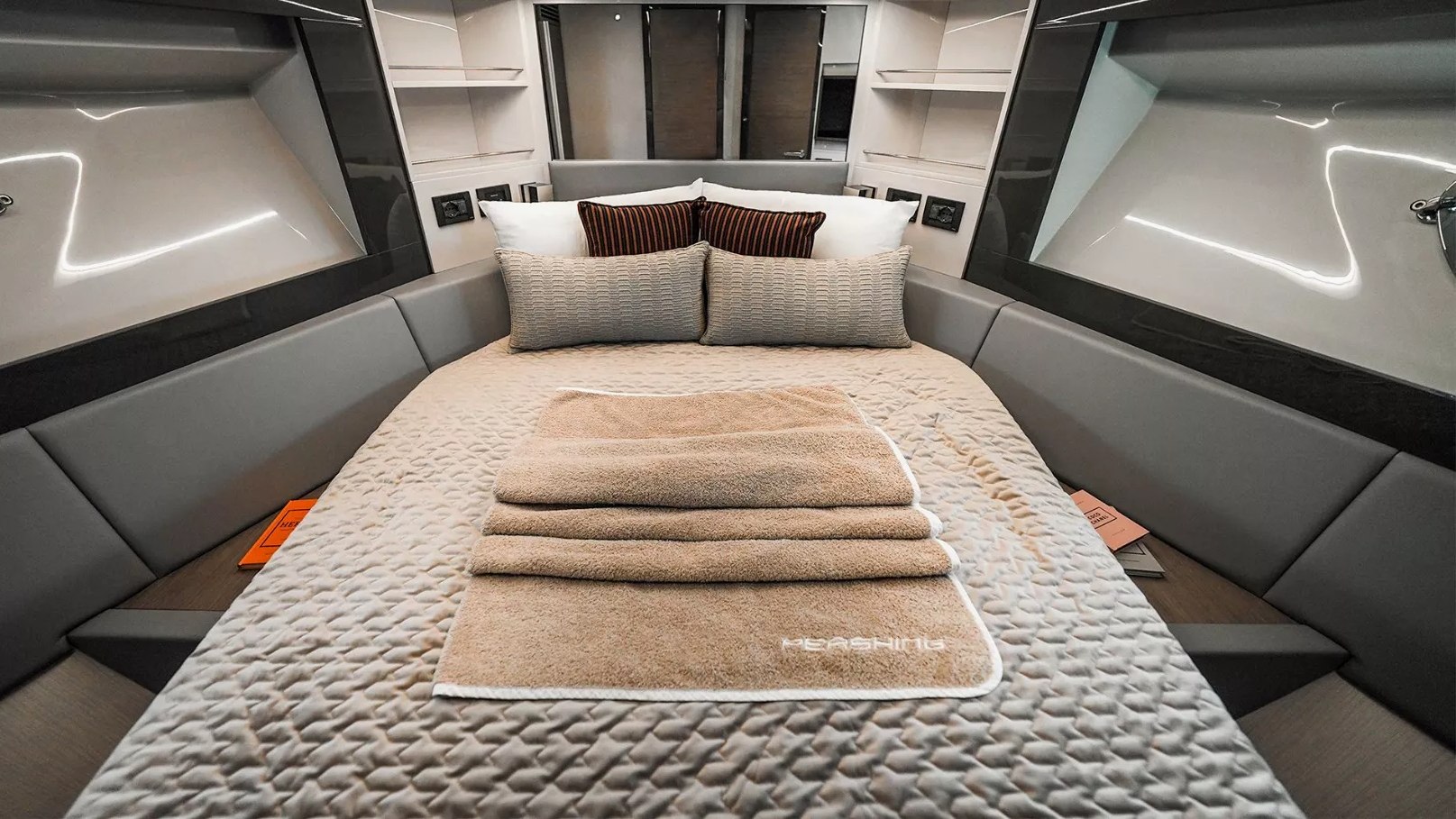 Pershing 5X Shark Grey, photo 10