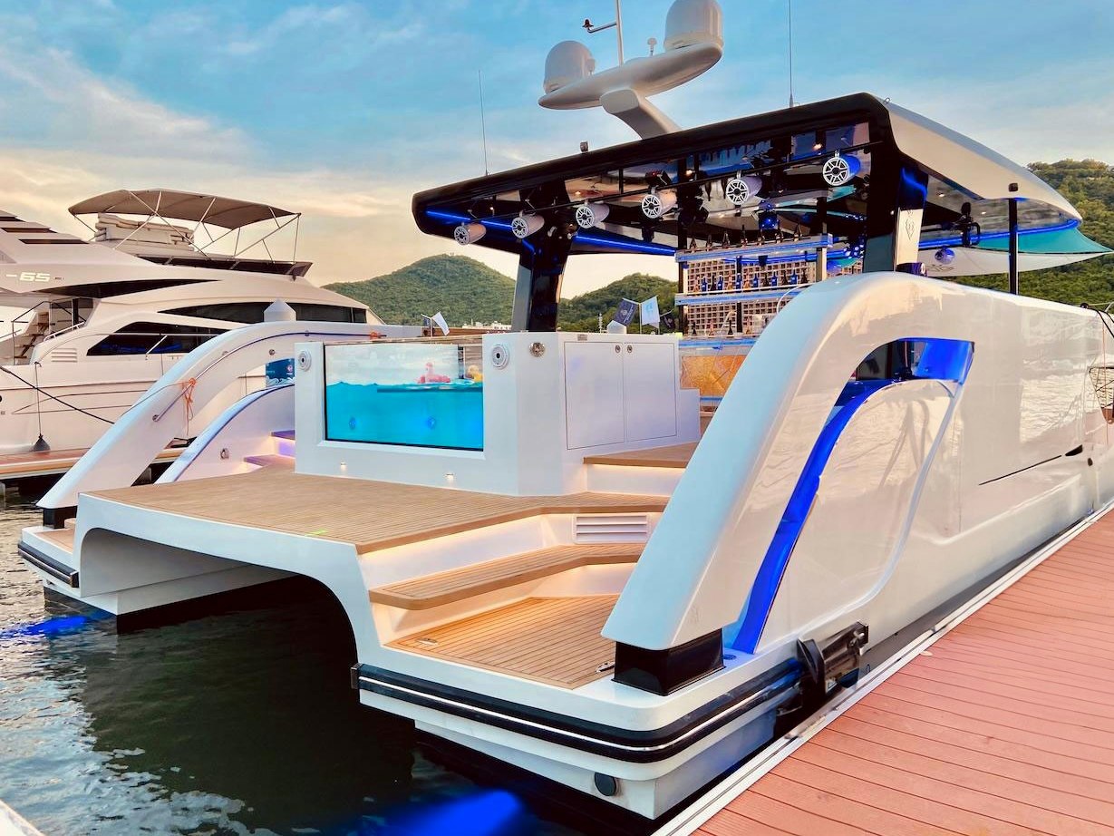 Catamaran Ozone, photo 3