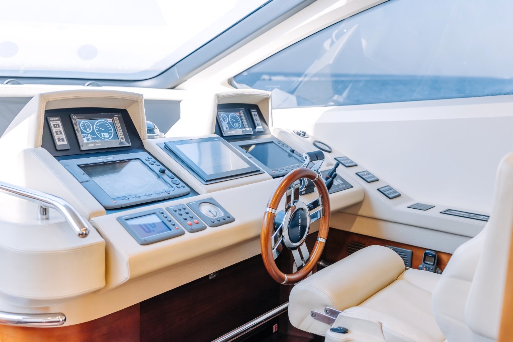 Azimut Viktoria, photo 10