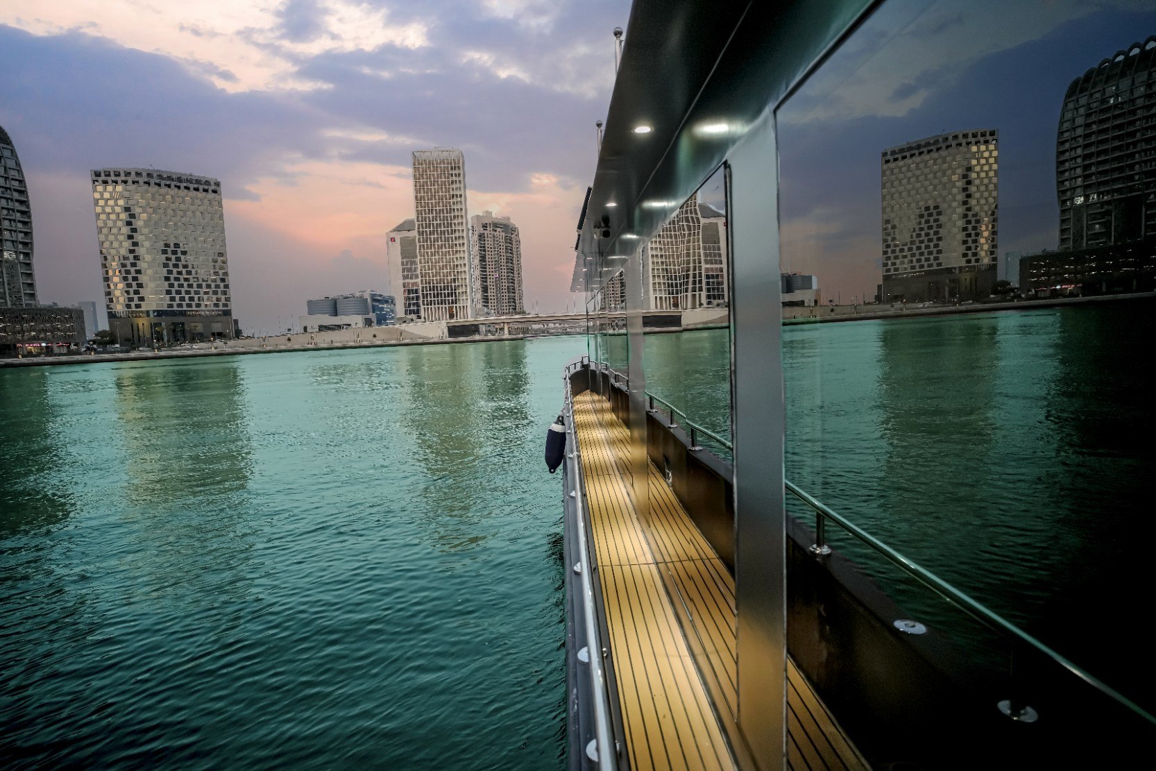 Play Boy Houseboat, photo 3